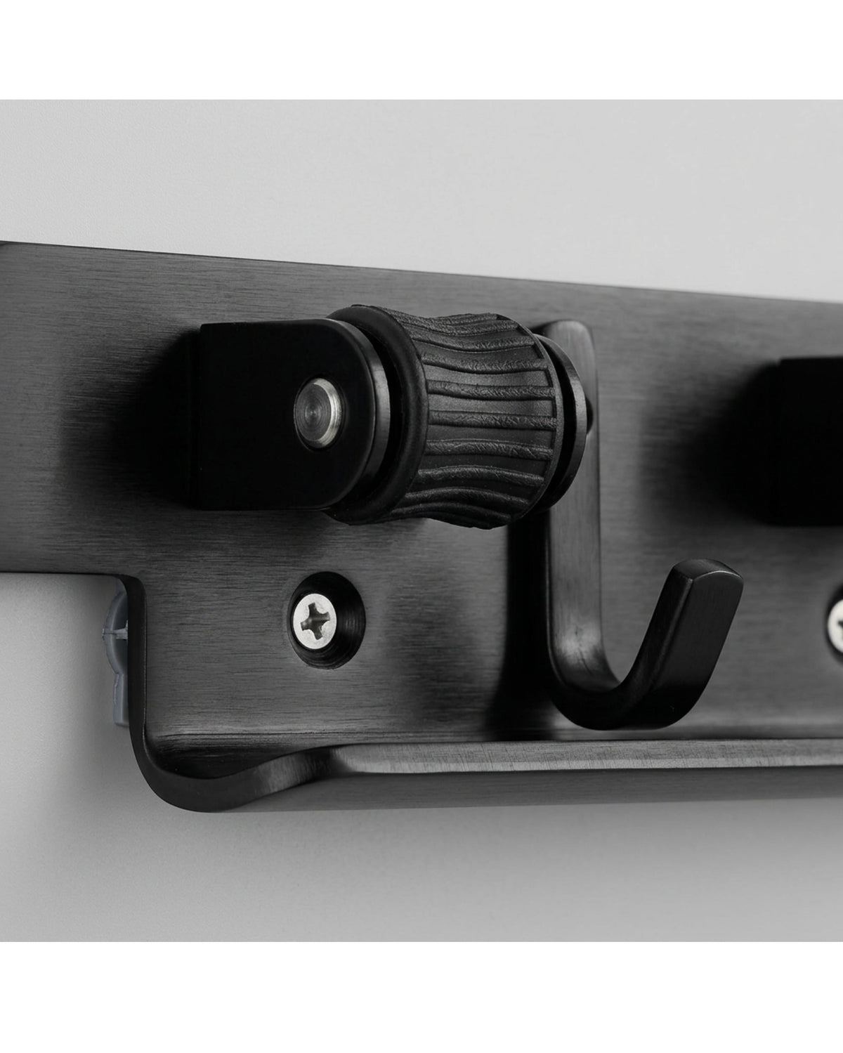 Evav Stainless Steel Wall Hook Rack with 3 Grip Clips and 4 Hooks 32 cm - Detail view