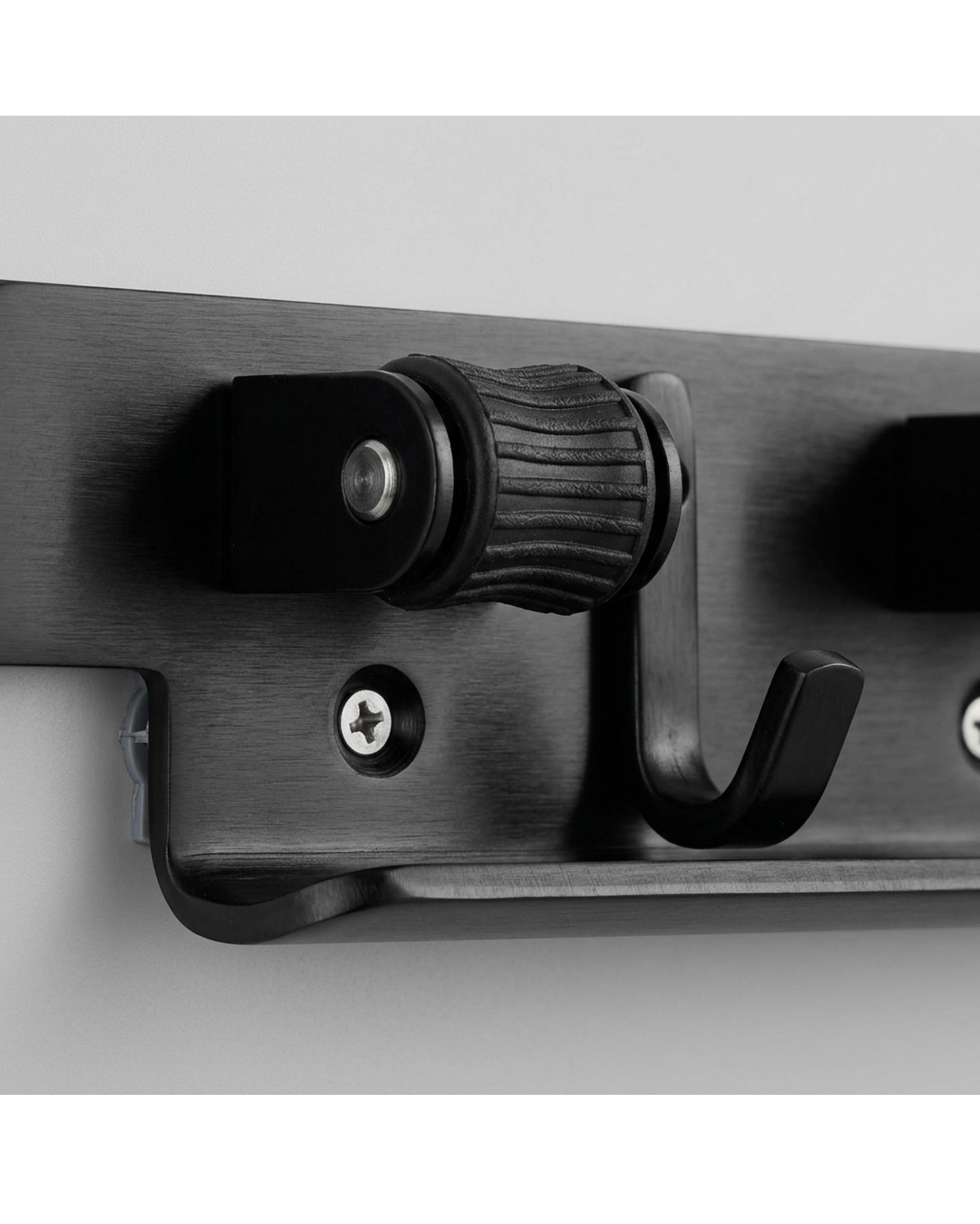Evav Stainless Steel Wall Hook Rack with 3 Grip Clips and 4 Hooks 32 cm - Detail view